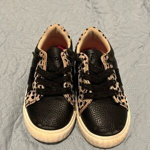 Black and tan casual sneakers size todddler 9